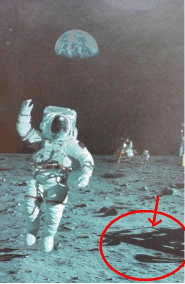 Kebenaran Foto Neil Amstrong di Bulan Yang Kontroversial 